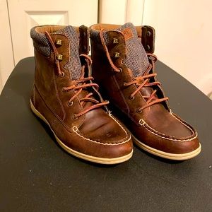 Sperry Laceup boot